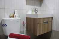 In-room Bathroom Strategic Studio Room Tamansari La Grande Apartment