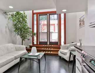 Lobby 2 Stunning Victorian House in the Annex