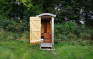 Exterior 6 Showman's Hut @ Westcote