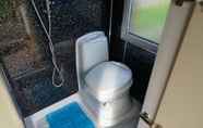 Toilet Kamar 5 Showman's Hut @ Westcote