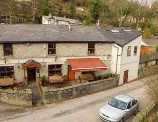 Exterior 2 Gwaelod Y Garth Inn