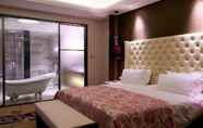 Kamar Tidur 5 Garman International Hotel