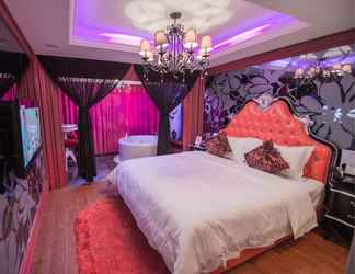 Kamar Tidur 2 Love of Swan Theme Hotel