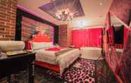 Bedroom 6 Love of Swan Theme Hotel