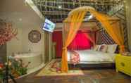 Kamar Tidur 4 Love of Swan Theme Hotel