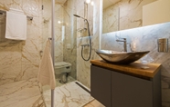 In-room Bathroom 5 Sobe Merlon