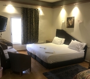 Bedroom 3 Alpine hotel cedars
