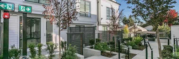 Exterior Modern Townhouse at Marine by Elevate Rooms