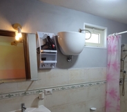 Toilet Kamar 5 El Banano