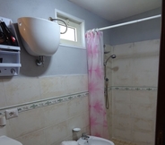 Toilet Kamar 4 El Banano