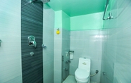 Toilet Kamar 5 Wanderthirst Hostel