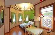 Kamar Tidur 2 Green Castle Pension