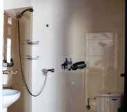 In-room Bathroom 4 Surf Safari Morocco - Hostel