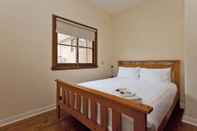 Bedroom Red Brick Beauty - Central Cottage