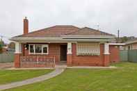 Exterior Red Brick Beauty - Central Cottage