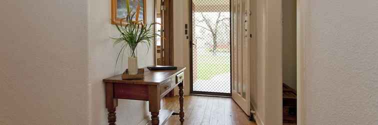 Lobby Red Brick Beauty - Central Cottage