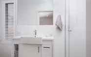 In-room Bathroom 7 Albury Yalandra Apartment 4