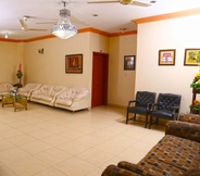 Lobi 5 Luxury Inn