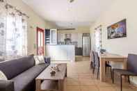 Common Space Spacious 2 Bedroom House with Fantastic Yard