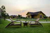 Swimming Pool WelcomHeritage Tadoba Vanya Villas Resort & Spa