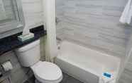 Toilet Kamar 3 7 Days Hotel Bronx