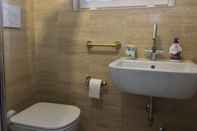 In-room Bathroom Lago Maggiore Studio 1