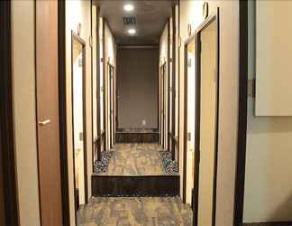 Lobby 2 Hotel Cabin Style – Caters to Men