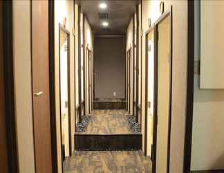 Lobby 2 Hotel Cabin Style – Caters to Men