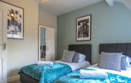 Kamar Tidur 3 Tudors eSuites Birmingham Townhouse for Contractors