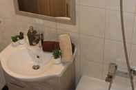 Toilet Kamar Gold Downtown Apartman