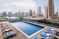 Swimming Pool Radisson Blu Hotel, Dubai Canal View