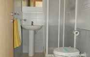 Toilet Kamar 7 Green Bay Village