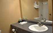 In-room Bathroom 6 Morden Motor Inn