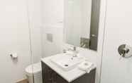In-room Bathroom 4 Coniston Hotel Wollongong