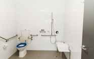 In-room Bathroom 5 Coniston Hotel Wollongong