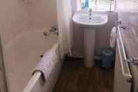 Toilet Kamar Balderton Lodge