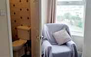 Toilet Kamar 5 Queens Rooms