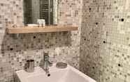 In-room Bathroom 5 Easy apartment Navigli