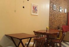 Restoran 5 Paju Hostel e Pousada