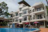 Swimming Pool Beyond Stay Reefs Beach Resort Goa