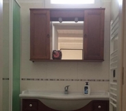 In-room Bathroom 4 B&B Caporlando