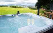 Fasilitas Hiburan 2 Luxurious Super-king Lodge With hot tub