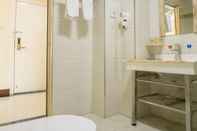 In-room Bathroom Foshan Taitian Hotel