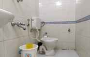 Toilet Kamar 5 Hotel Centre Point Tezpur