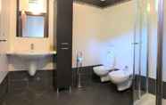 Toilet Kamar 5 Villetta Iris