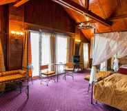 Bedroom 2 Predeal Comfort Suites