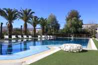 Swimming Pool Ariha Hotel