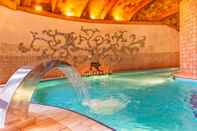 Swimming Pool Hotel Piroska