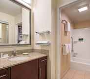 In-room Bathroom 3 Residence Inn by Marriott Camarillo