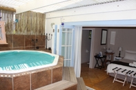 Swimming Pool La Boheme Bed and Breakfast